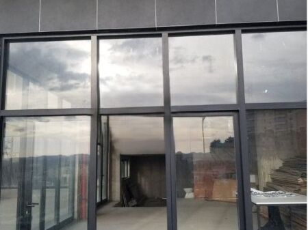 LOCALE COMMERCIALE IN AFFITTO, SITUATO A SHKOZE!