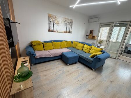 3+1,arredato,laghetto asciutto,1350 euro con parcheggio