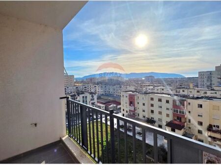 Appartamento 1+1 in vendita di fronte all'ex scuola del Petrolio, Vlora.