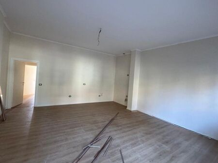 Appartamento 2+1+2 in Vendita a Fresk, Tirana