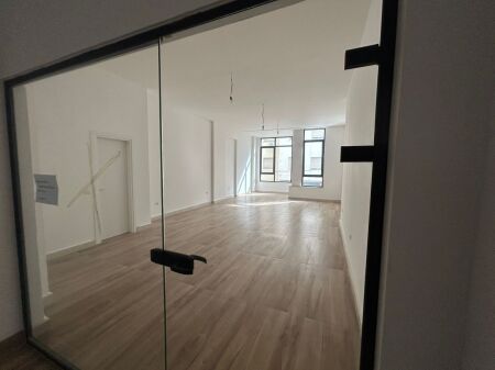  LOCALE COMMERCIALE IN AFFITTO  VIA MINE PEZA.