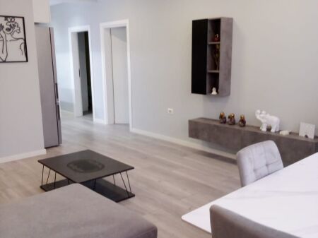  Affittasi Super Appartamento 2+1 adiacente all'Hotel Mondial, 21 Dicembre
