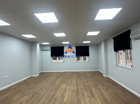 LOCALE UFFICIO IN AFFITTO 68M2 "NEL CENTRO DI TIRANA" 1100 EURO