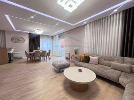 Qera, Apartament 3+1+2+2 Poste parkimi, Shkolla e Kuqe, Tiranë.