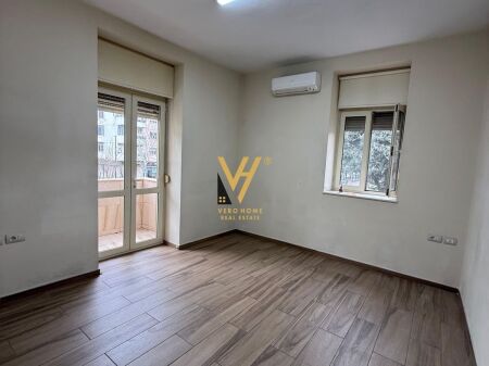 UFFICIO 75 M2 IN AFFITTO AL BULV. ZOGU I PARE 100.000 LEKE