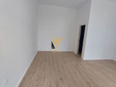 AFFITTASI NEGOZIO 40 M2 A MINE PEZA 800 EURO