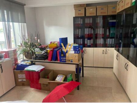 UFFICIO 105 M2 IN AFFITTO AL MERCATO CAM 1.400 EURO