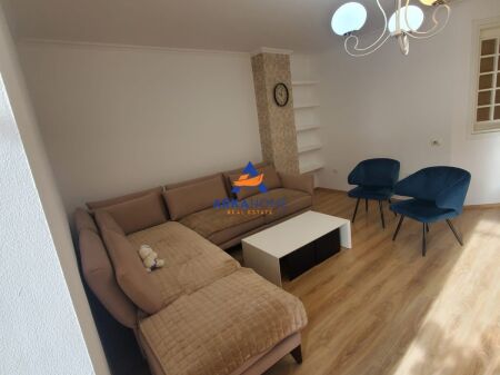 JEPET APARTAMENT ME QERA 3+1+BALLKON "PRANE NEPTUNIT,PAZAR I RI" 1500 EURO
