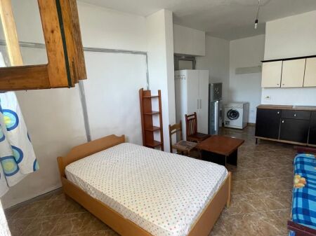 GARSIONERE 17000 LEKE.VILAT GJERMANE