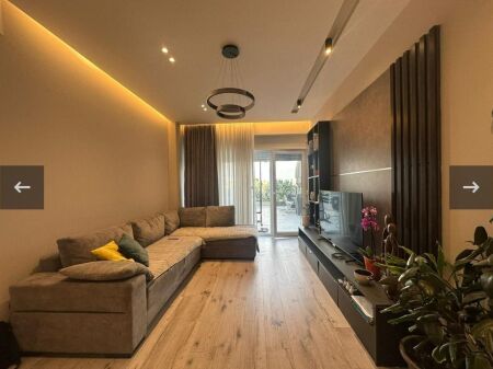 Triplex in vendita a Kodra e Diellit
