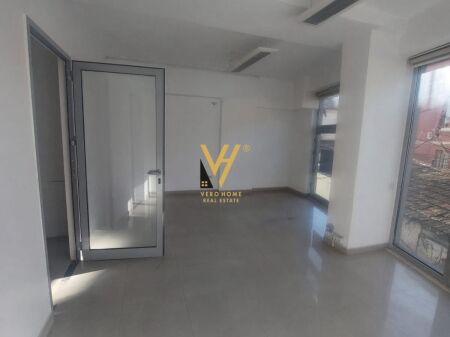 UFFICIO 60 M2 IN AFFITTO A PAZARI I RI 70.000 LEKE