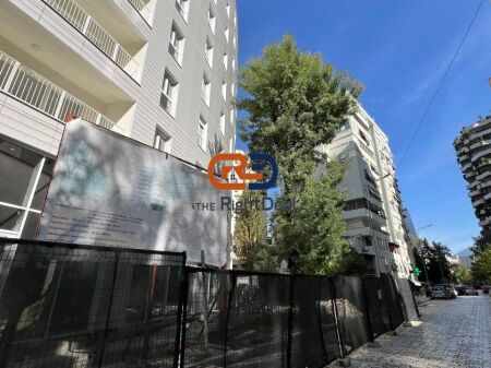 Vicino allo Stadio Air Albania, Appartamento Adatto per Ufficio in Affitto!!!