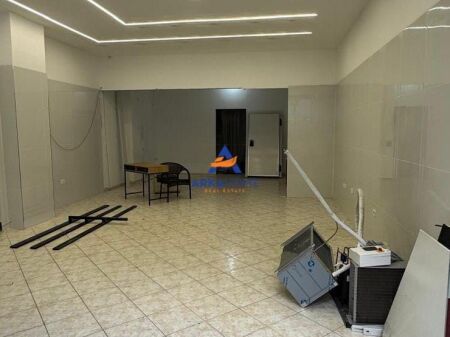 LOCALE IN AFFITTO 70M2 "VICINO AI PALAZZI CABEJ AMERICANO 3" 60000 LEKE