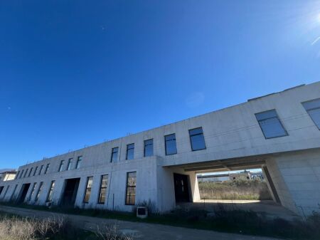 Locale Commerciale in Affitto – Capannone + Ufficio | Kamëz