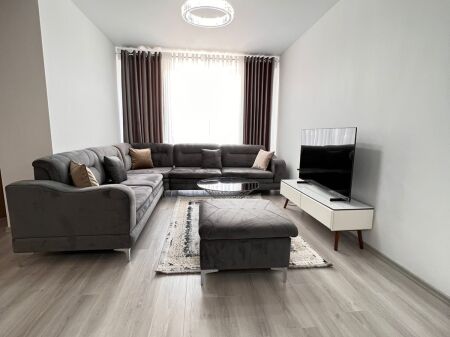 In vendita, Appartamento 2+1+2, ex Campo di Aviazione, Tirana.