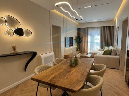 APARTAMENT LUKSOZ ME QERA , TIRANA GARDEN BUILDING , RR KAVAJES