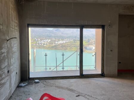 Villa in Vendita/Swan Residence, Lago di Farka