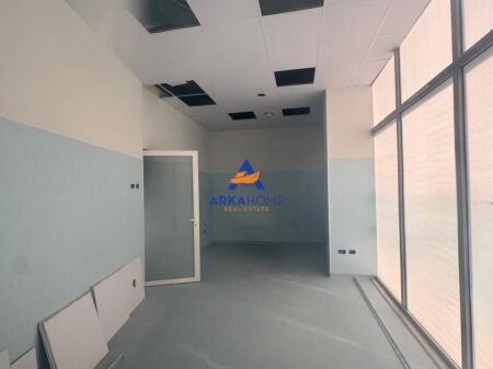 COMMERCIAL UNIT FOR SALE 132M2 "COMMUNE OF PARIS" 488,400 EURO