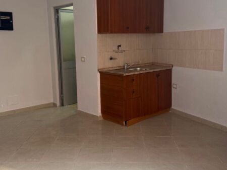 NEGOZIO IN AFFITTO 40 M2 MINE PEZA 39.000 LEKE FH-57810