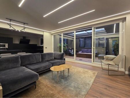 Vendiamo un appartamento 3+1 nella residenza Long Hill vicino a TEG.