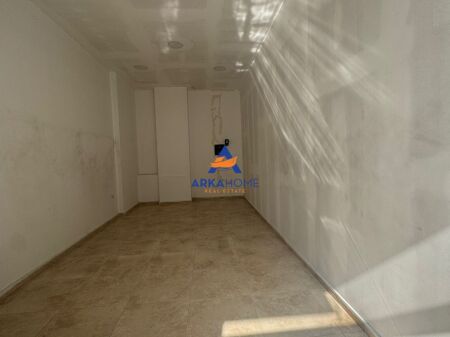 LOCALE IN AFFITTO 38M2 "VICINO AL COMUNE DI PARISIT, ROBERT ZHVARC" 40000 LEKE