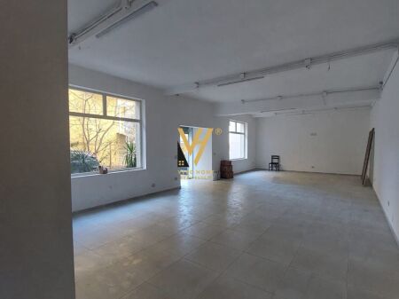 AFFITTASI NEGOZIO 100 M2 AL MERCATO ELETTRICO 1.500 EURO