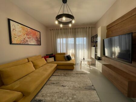 Apartament 1+1 per qira tek Shushica tek Std. Dinamo.​