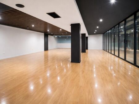 AMBIENTE COMMERCIALE IN AFFITTO 684 M2 SAUK 8.200 EURO