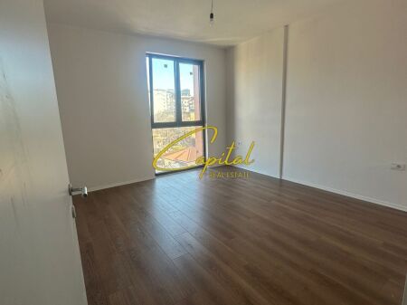 LOCALE COMMERCIALE IN AFFITTO 80 M2 VIA KAVAJES 100.000 LEKE