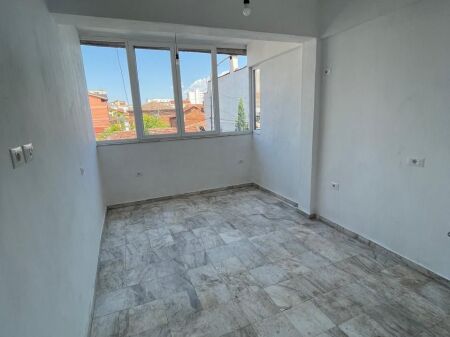 LOCALE COMMERCIALE IN AFFITTO 90 M2 SELVIA 70.000 LEKE