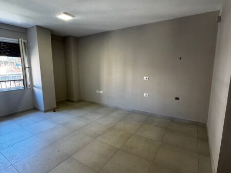 Locale Commerciale in Affitto – Nuovo Mercato !