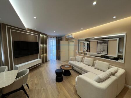 SHITET APARTAMENT 2+1+POST PARKIMI , RRUGA E DURRESIT