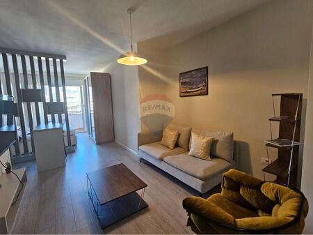 STUDIO FOR RENT ---WILLSON SQUARE