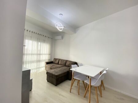Jepet Apartament 2+1 Astir Tek rrethi Zona/Rruga : Bulevardi Migjeni