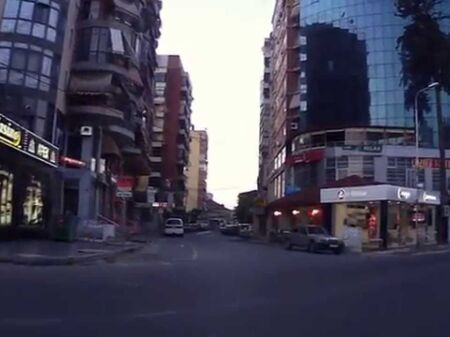  Locale Commerciale in Affitto – Via Siri Kodra 