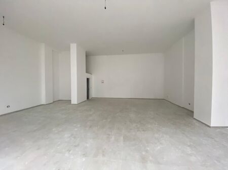 NEGOZIO IN AFFITTO 95 M2 VIA DIBRA 150.000 LEKE