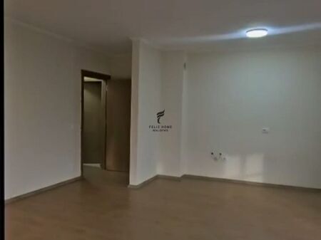 UFFICIO IN AFFITTO 122 M2 VIA 5 MAGGIO 40.000 LEKE FH-57902