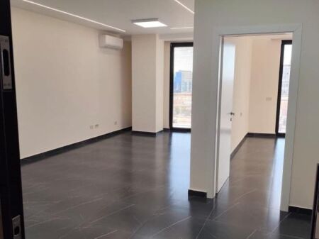 Ufficio in Affitto 1+1 presso Mine Peza (ID BZ2701) Tirana