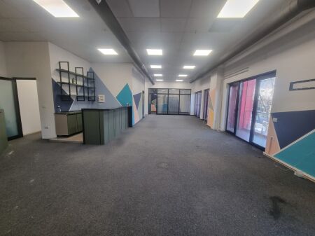 UFFICIO IN AFFITTO 190 M2 FRAMACIA 10 220.000 LEKE