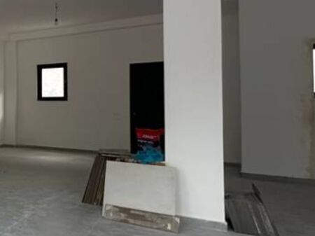 Si affitta edificio commerciale