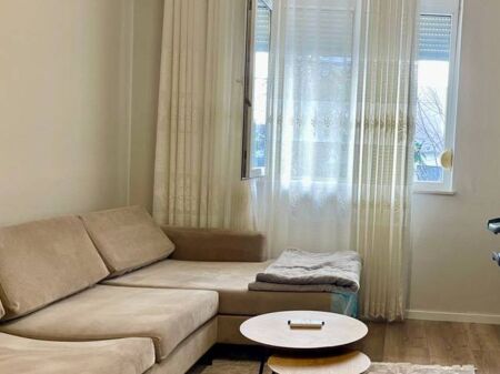 Shitet apartament 1+1