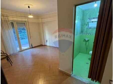Misto Mame, Shitet Apartament 2+1
