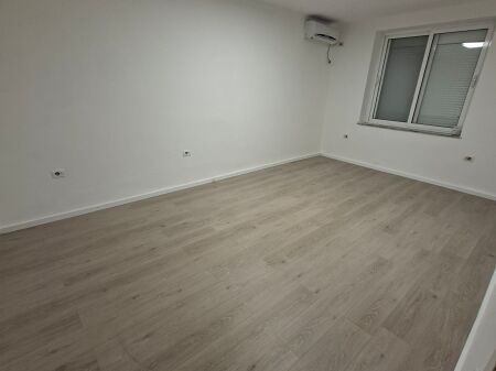 AMBIENTE PER UFFICIO VICINO AL PONTE VASIL SHANTO 600 €