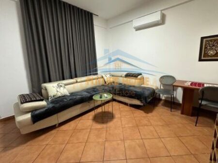 Apartament 1+1 per qira me vendndodhje tek Rruga e Elbasanit