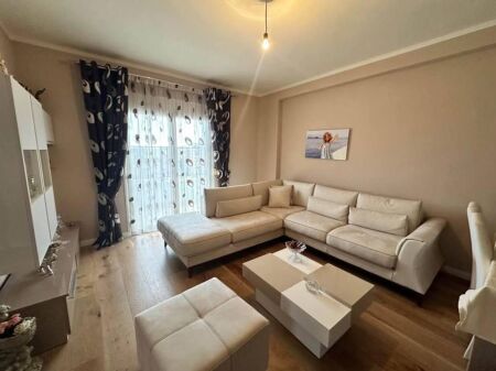 Apartament 2+1+2wc me Qera Afatgjatë - Lungomare, Vlore