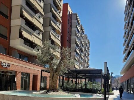  Locale Commerciale in Affitto – Complesso Delijorgji 