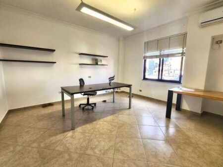 OFFICE FOR RENT 30 M2 WILLSON SQUARE 35,000 LEKE  FH-58096