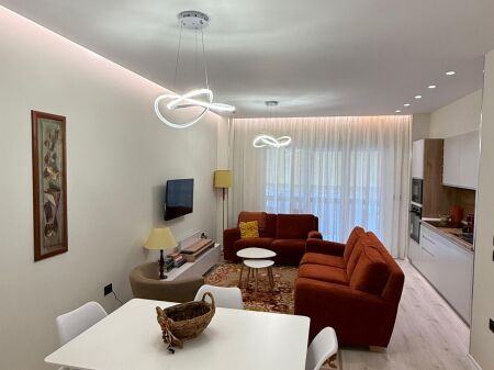  Apartament 1+1 me Qira – Zona e Liceut (pranë RTSH-së) 