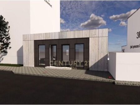Commercial building for sale near Hotel “Mondial”.