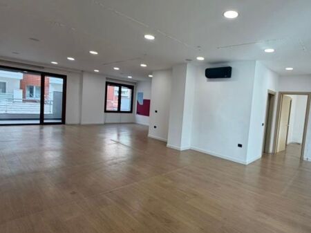 UFFICIO IN AFFITTO OPEN SPACE AL HILTON, VICINO A DELIJORGJI!